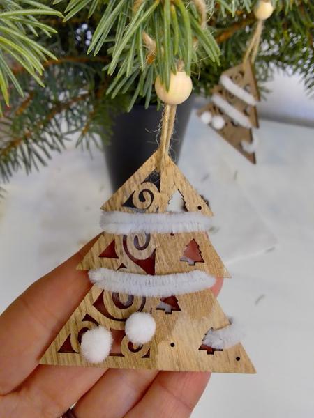 Holzanhänger Tannenbaum mit Pompons